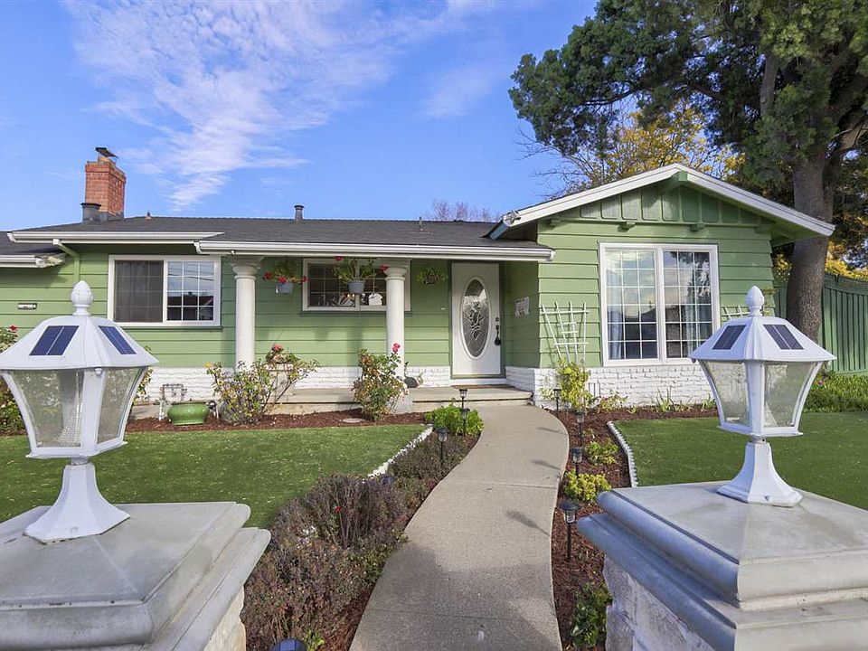 2nd image of 44990 Parkmeadow Dr