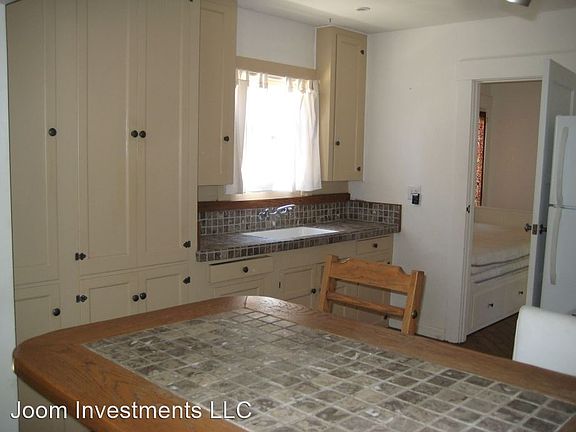 4th image of 1642 E Erie St