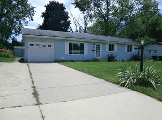 166 Mohawk Dr, Carol Stream, IL 60188