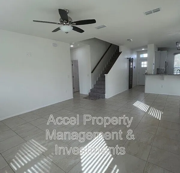 2325 N Peking St — Photo 5