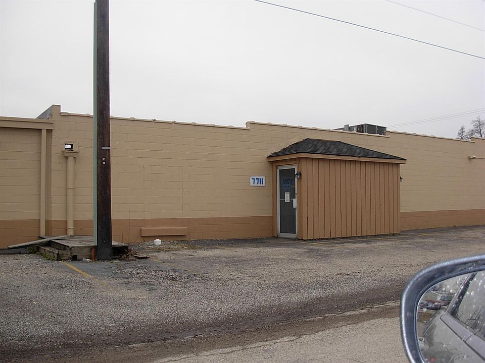 1st image of 7711 Records St