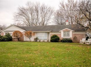 70 Meadowbrook Rd, Hermitage, PA 16148
