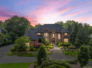 4688 Fawn Hill Ct, Rochester, MI 48306