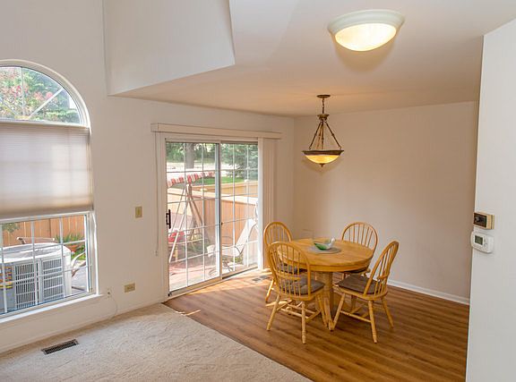 5th image of 10 Whitman Dr