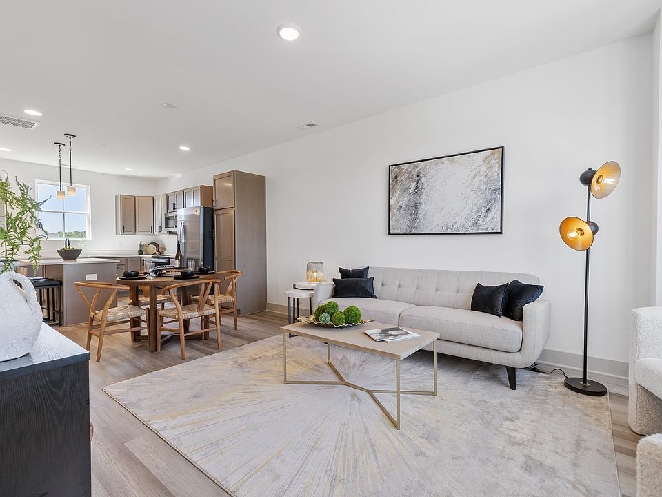 2nd image of 906 Harper Lndg