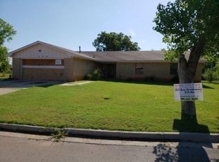 709 Roy Brooks Way, Clinton, OK 73601