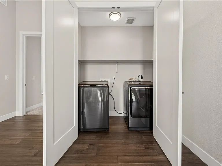 1407 Rogers Ct — Photo 35