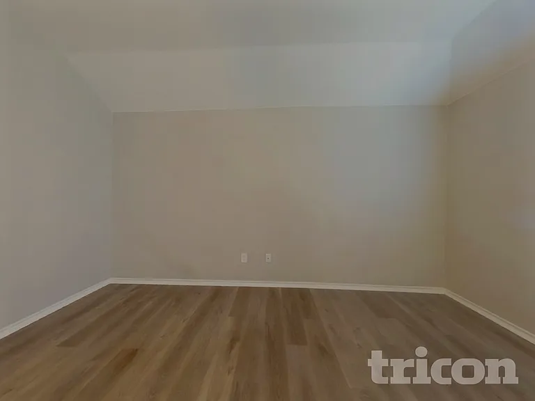 1160 Wentworth Way — Photo 2