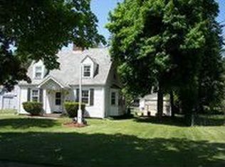 19 Vine St, Hillsdale, MI 49242