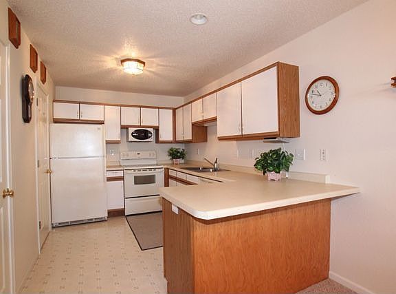 3rd image of 913 7th Ave NE