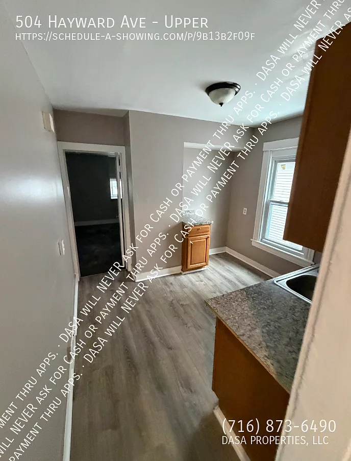 504 Hayward Upper - 2 Bed / 1 Bath — Photo 3
