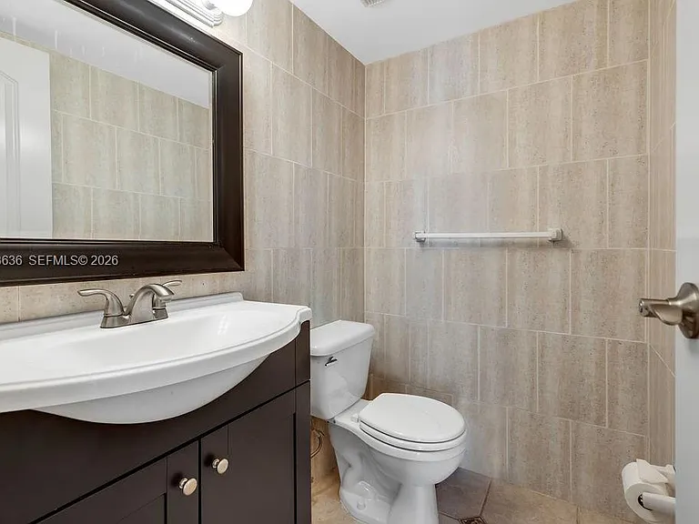 2625 Collins Ave #702 — Photo 8