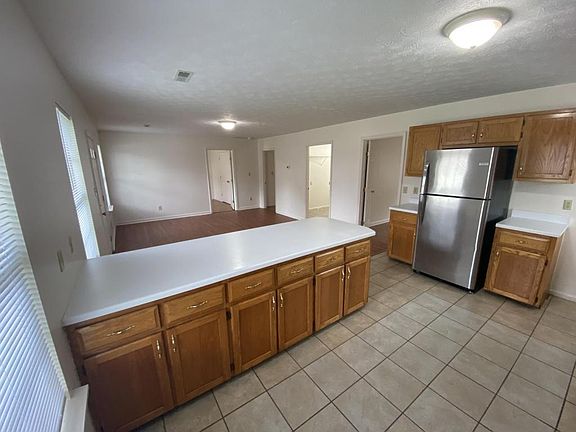 5th image of 409 Sara Leigh Dr #1