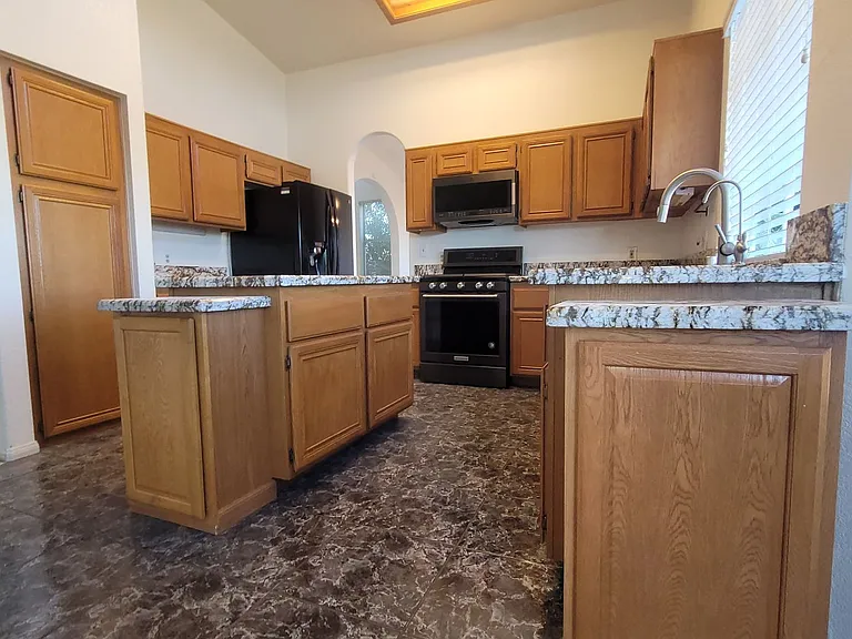 2632 Ironside Dr — Photo 9