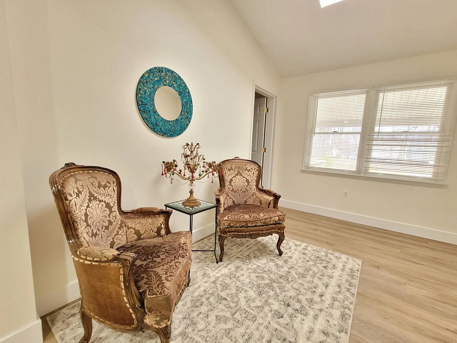 4 bed, 3.0 bath, $7,749 — Photo 2