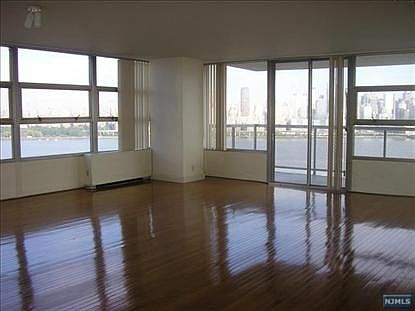 2nd image of 6050 Boulevard APT 7b