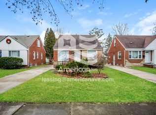 20894 Lancaster St, Harper Woods, MI