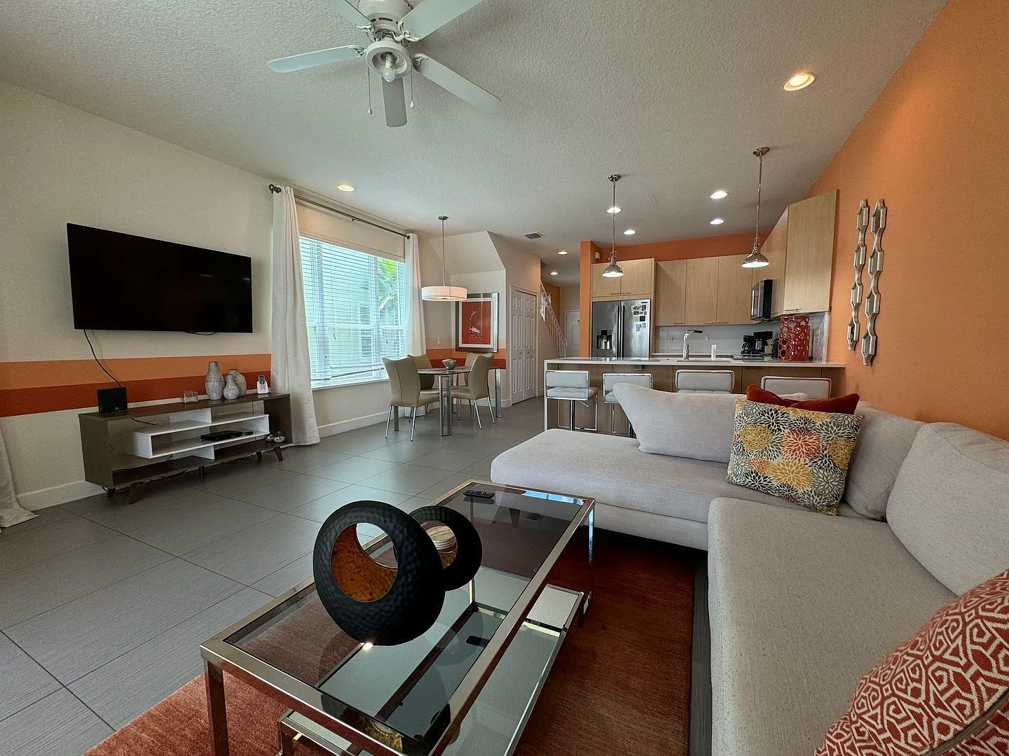 3 bed, 3.0 bath, 1512 sqft, $1,999 — Photo 3