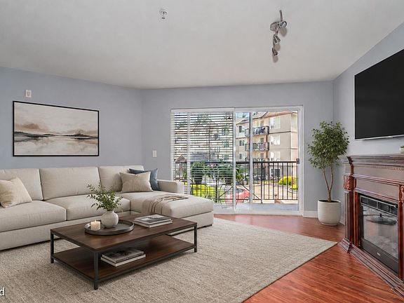 2nd image of 2955 Diamond Cres #202