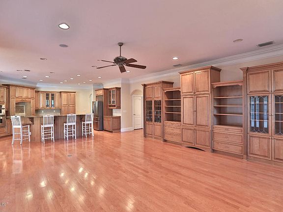 3rd image of 8180 SE 15th Ct