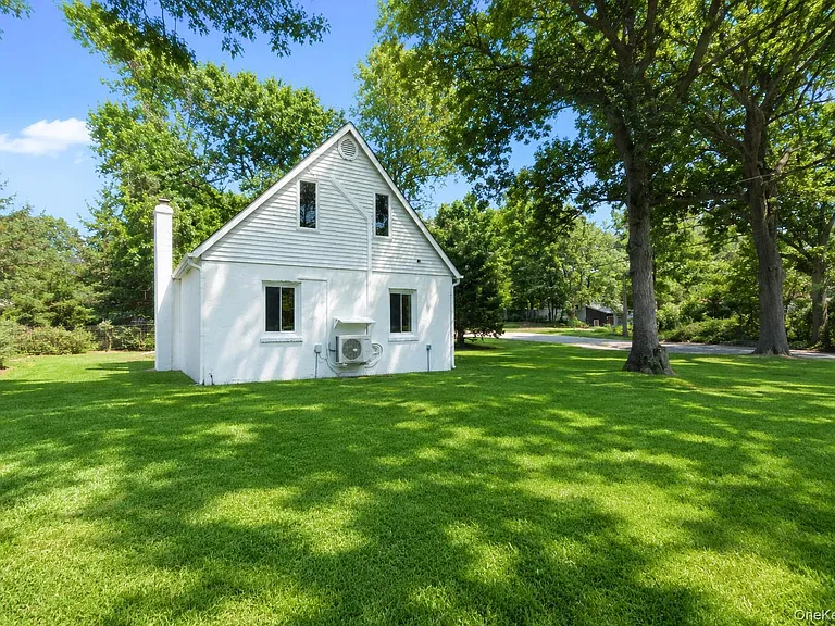 60 Morris Ave — Photo 5