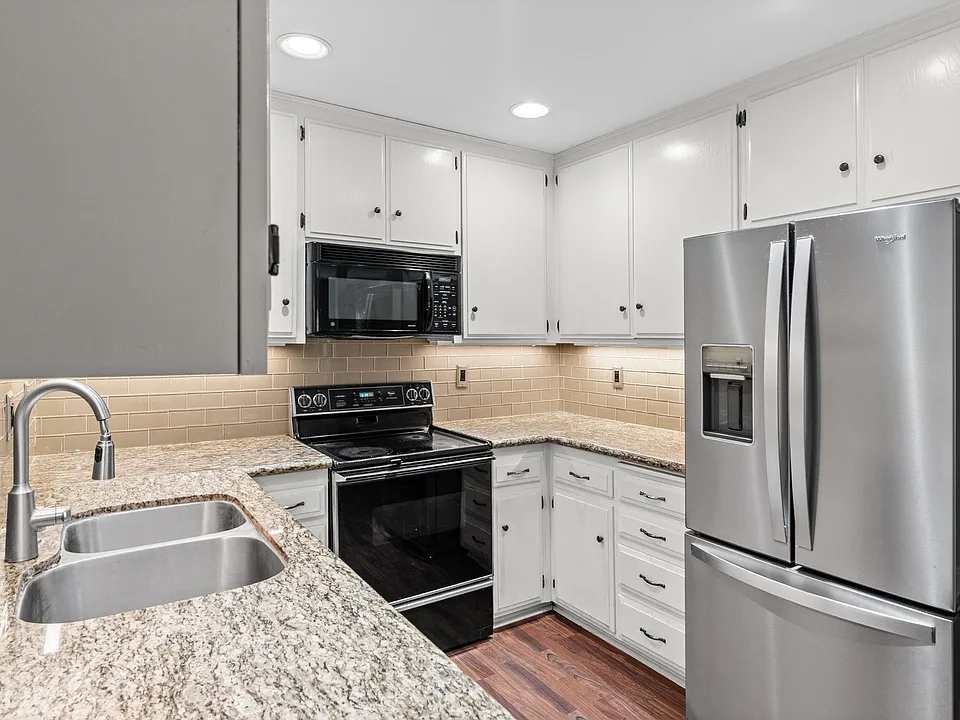 140 Walnut Ave #2F