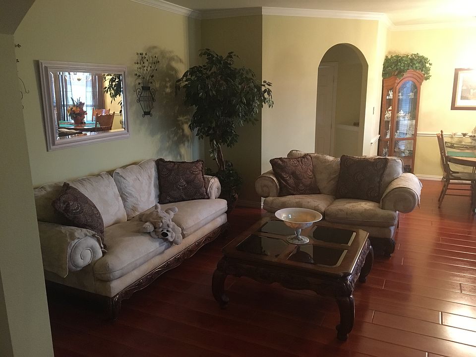 1st image of 157 Galleria Dr