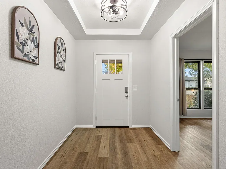 Lynbrook Dr — Photo 5
