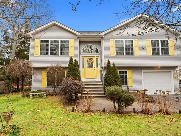 9 Kenneth Ave, Warwick, RI 02889