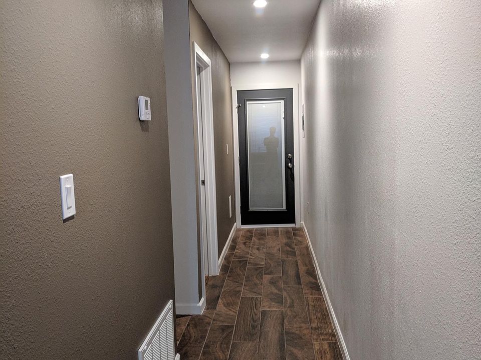 2nd image of 200 La Union Ave