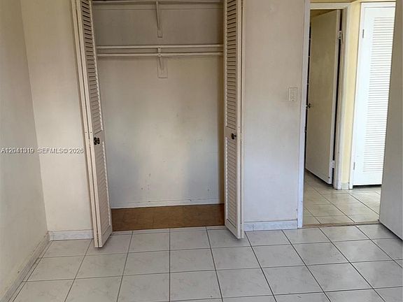 4th image of 1750 NE 191st St APT 627-4