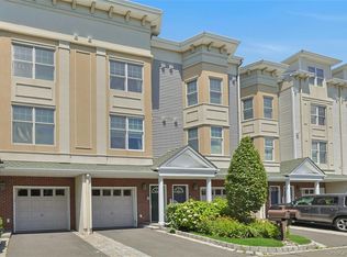 7 Edge Water Ln, Haverstraw, NY 10927