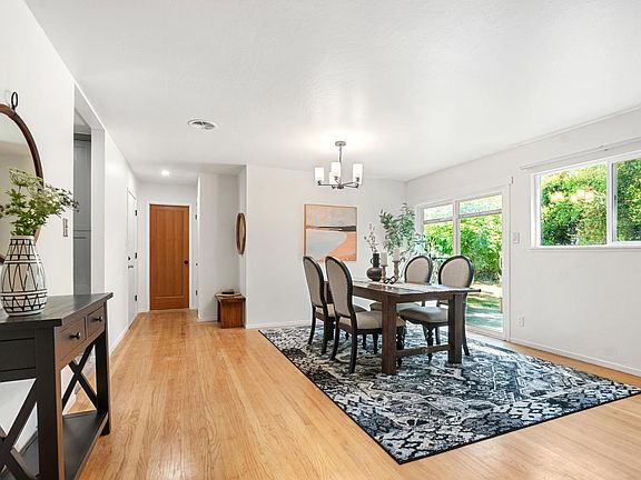 3rd image of 2462 Butte Street