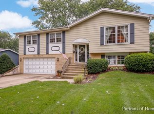 1396 Brentwood Ln, Wheaton, IL 60189