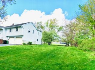 565 Otto Pl, Paramus, NJ 07652