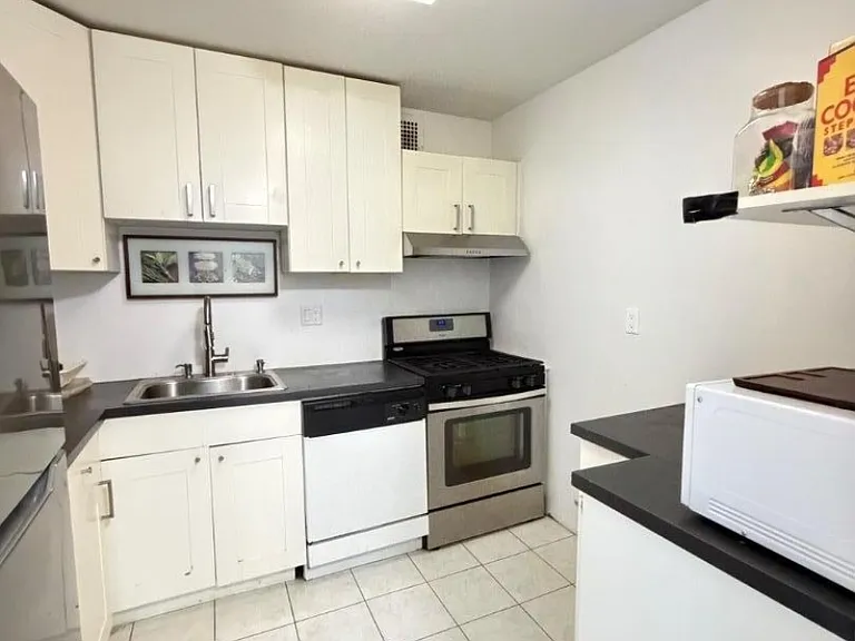 2100 Linwood Ave #4P — Photo 8