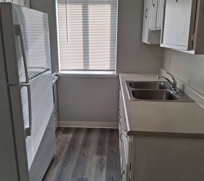 2635-2637 Cascade Pl W