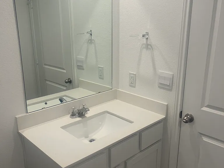 13703 Gunnison Grove Ave — Photo 11