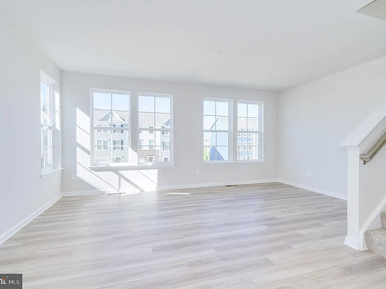 450 Seeback Dr — Photo 9