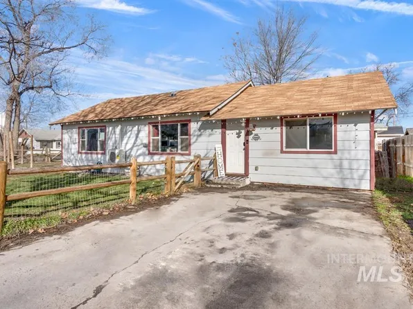 402 4th St, Wilder, ID 83676