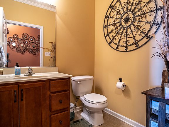 3rd image of 303 Avalon Pl