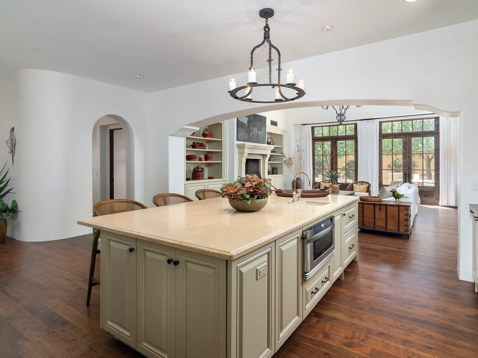 4 bed, 4.5 bath, 4918 sqft, $19,000 — Photo 4