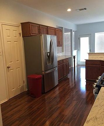 5th image of 301 Sycamore Dr