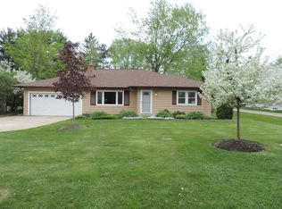 106 Mapleridge Rd, Chagrin Falls, OH 44022