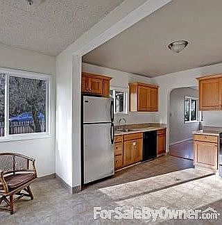 Kitchen, eating nook
