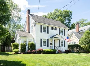 35 N Summit Ave, Chatham, NJ 07928