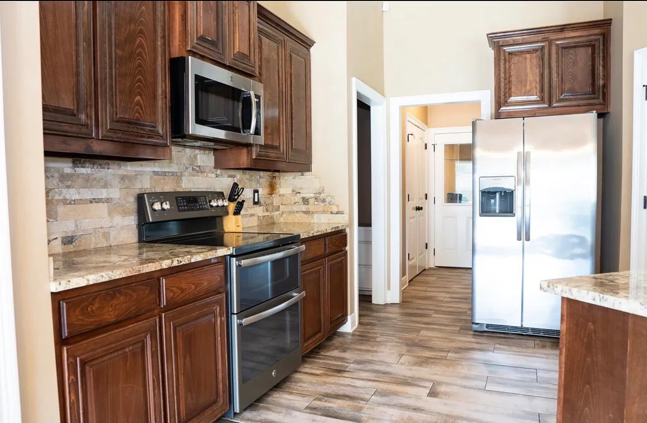 4 bed, 1983 sqft, $2,400 — Photo 4