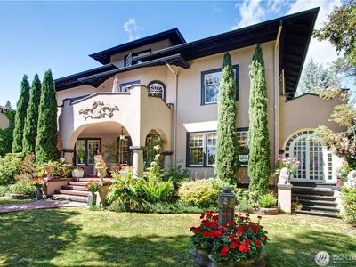1018 E Roanoke Street, Seattle, WA, 98102