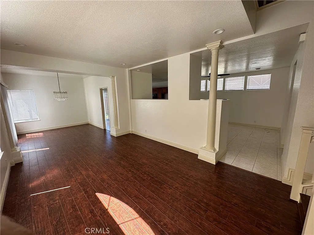 4 bed, 2.5 bath, 2320 sqft, $4,300 — Photo 4