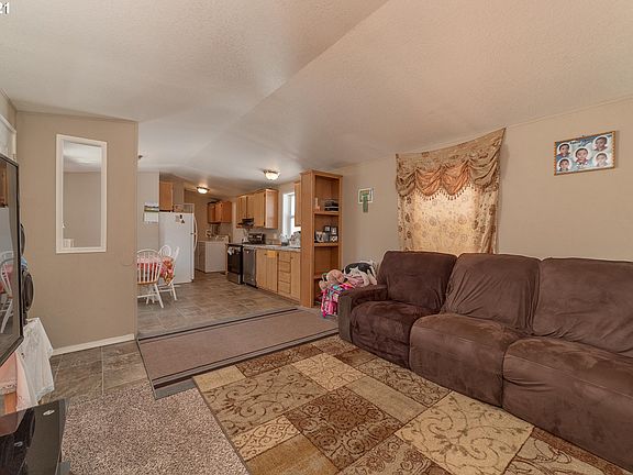 2nd image of 13401 NE 28th St Unit 403